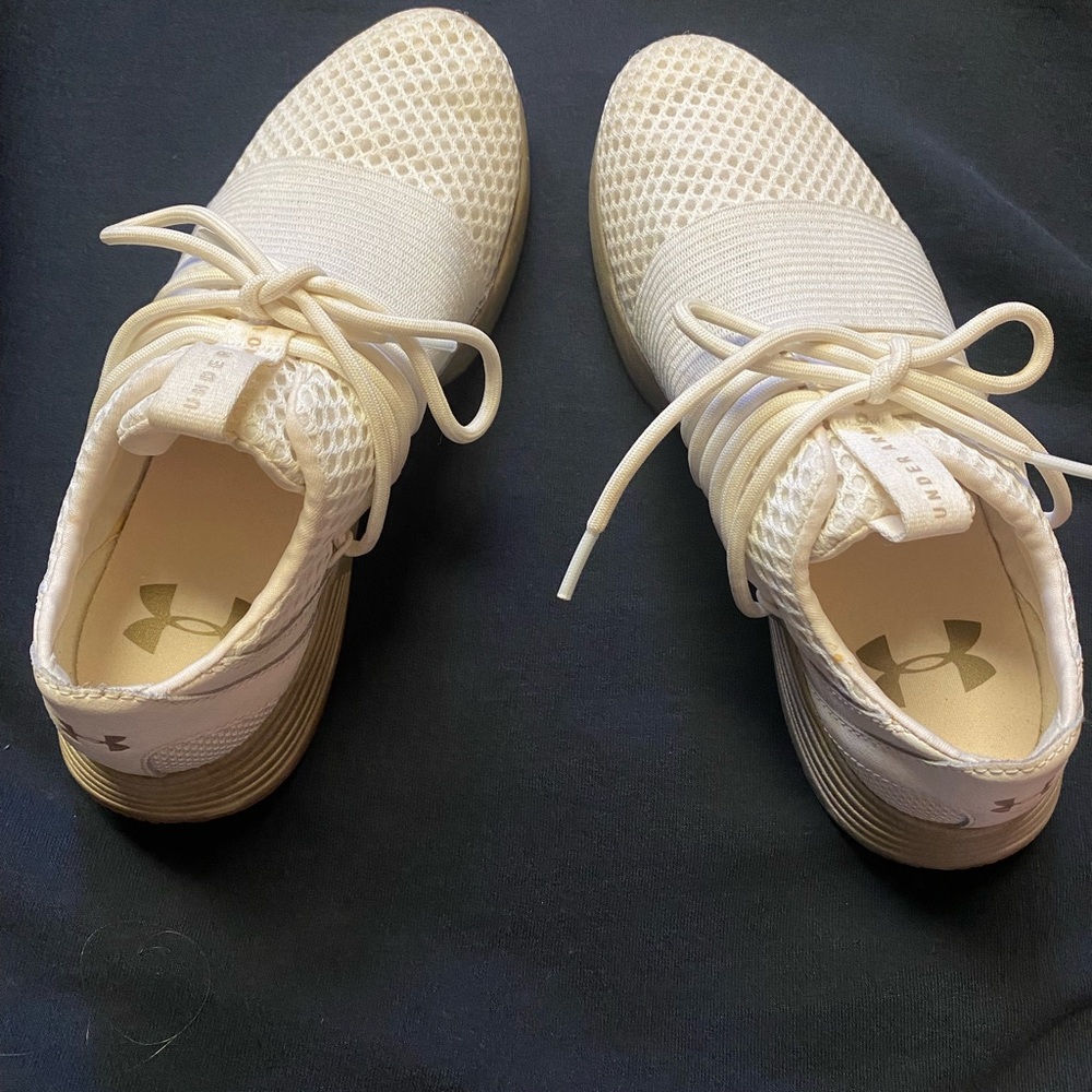 NWOT Women Under Armour Shoes